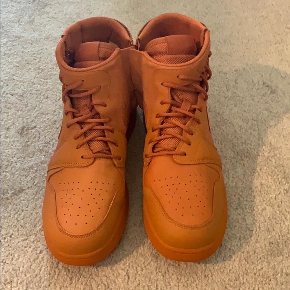 Nike’s - Picture 2 of 3